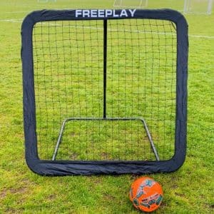 Elite Pro 110 x 110 Fodbold Rebounder by Freeplay med kantbånd